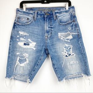AMERICAN EAGLE distressed Bermuda mom jeans 29